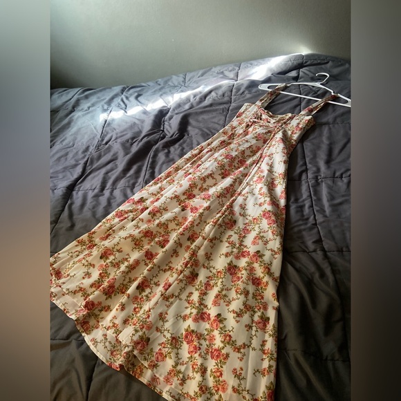 Beautiful floral dress - Picture 7 of 7